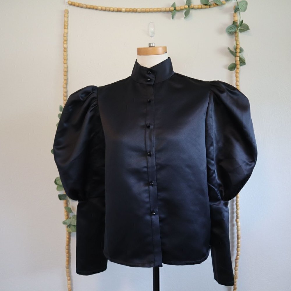NWT Vivienne Hu Black Puff Sleeve Button Up Mock Neck Blouse Size 6